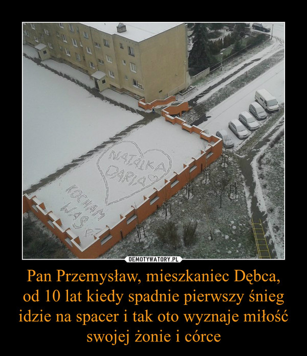 Pan Przemysław, mieszkaniec Dębca,od 10 lat kiedy spadnie pierwszy śnieg idzie na spacer i tak oto wyznaje miłość swojej żonie i córce –  