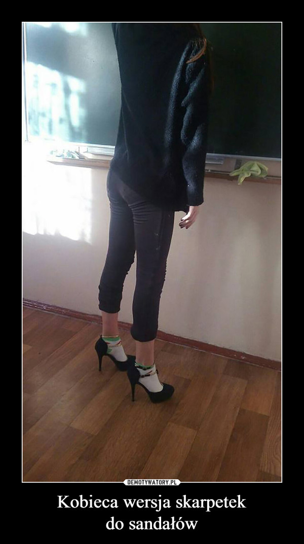 Kobieca wersja skarpetekdo sandałów –  