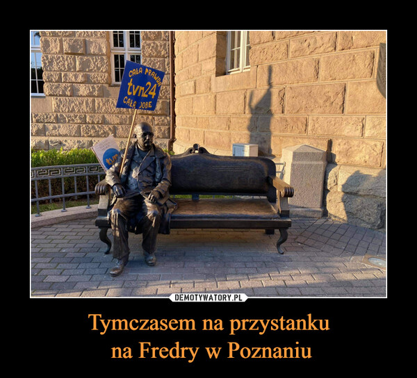 Tymczasem na przystanku na Fredry w Poznaniu –  