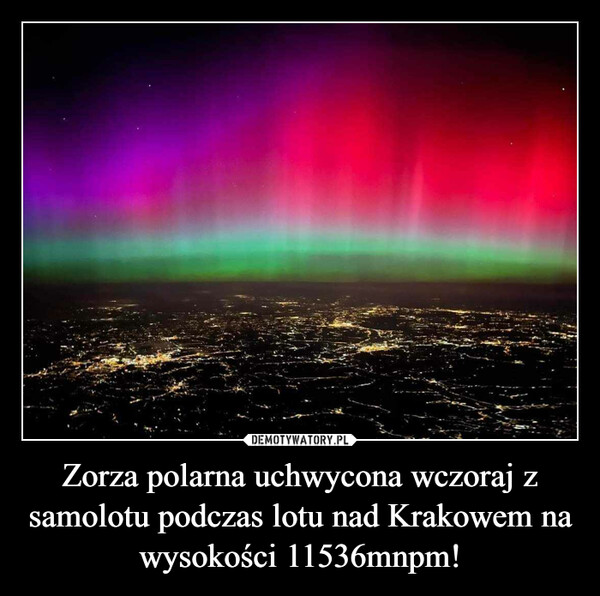 Zorza polarna uchwycona wczoraj z samolotu podczas lotu nad Krakowem na wysokości 11536mnpm! –  